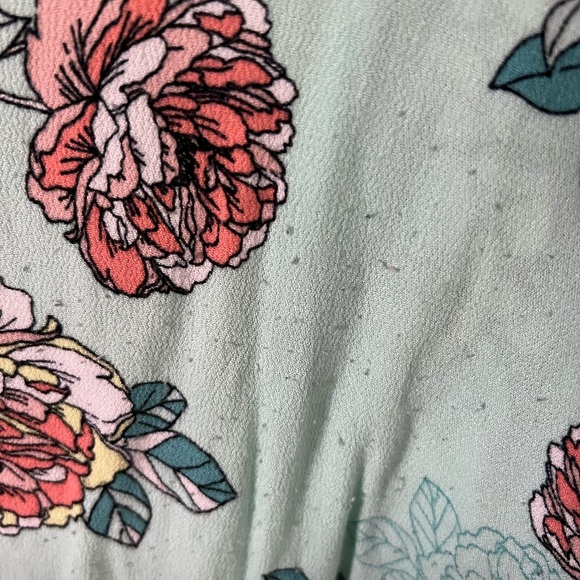 Torrid Crepe Shirttail Kimono Size 1/2 - Picture 10 of 10